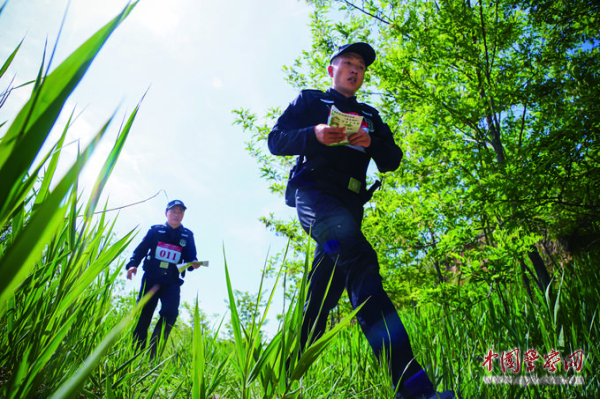 徒步打查，山西公安演兵西山密林